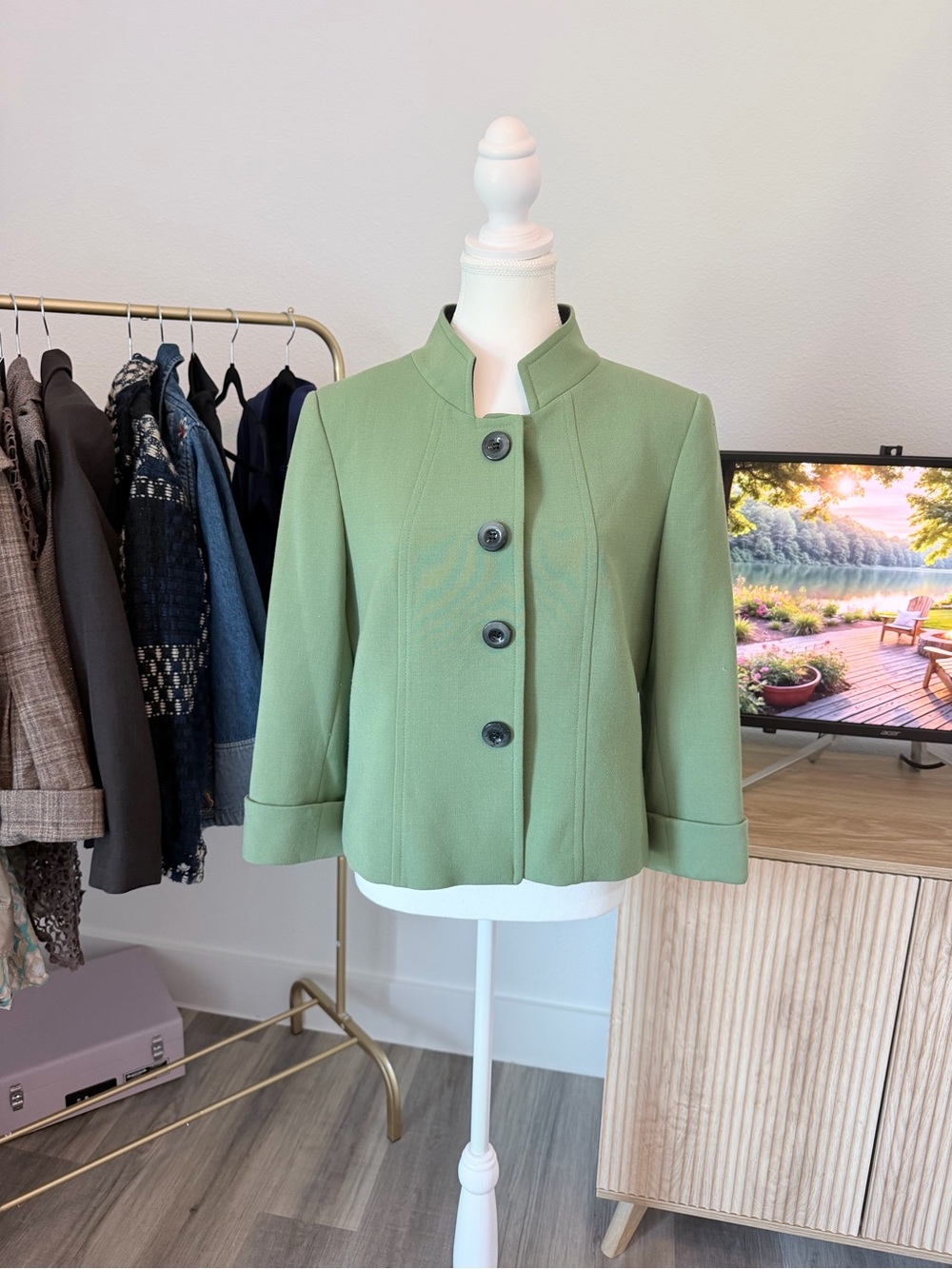Women's Green Cropped Button Front Jacket